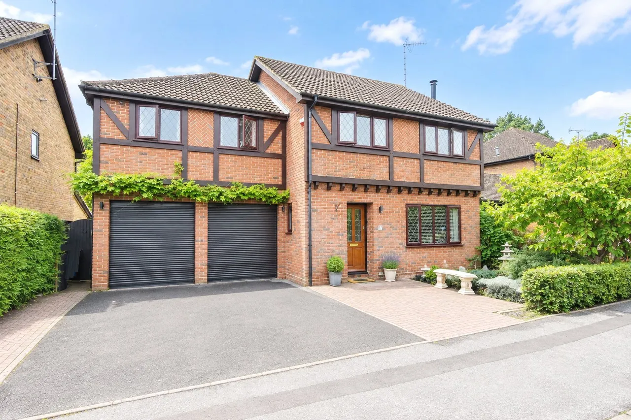 5 bed house for sale, Squarefield Gardens, Hook, RG27