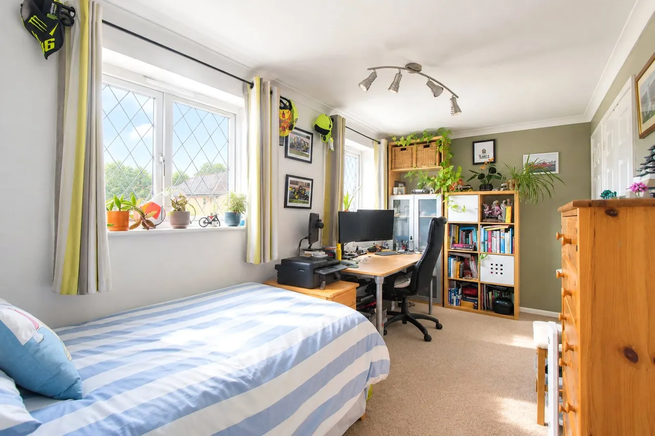 Squarefield Gardens, Hook, RG27, photo 18