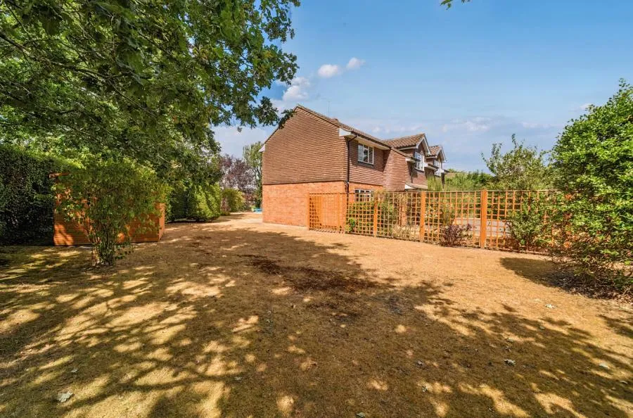 Chandlers Lane, Yateley, GU46, photo 25