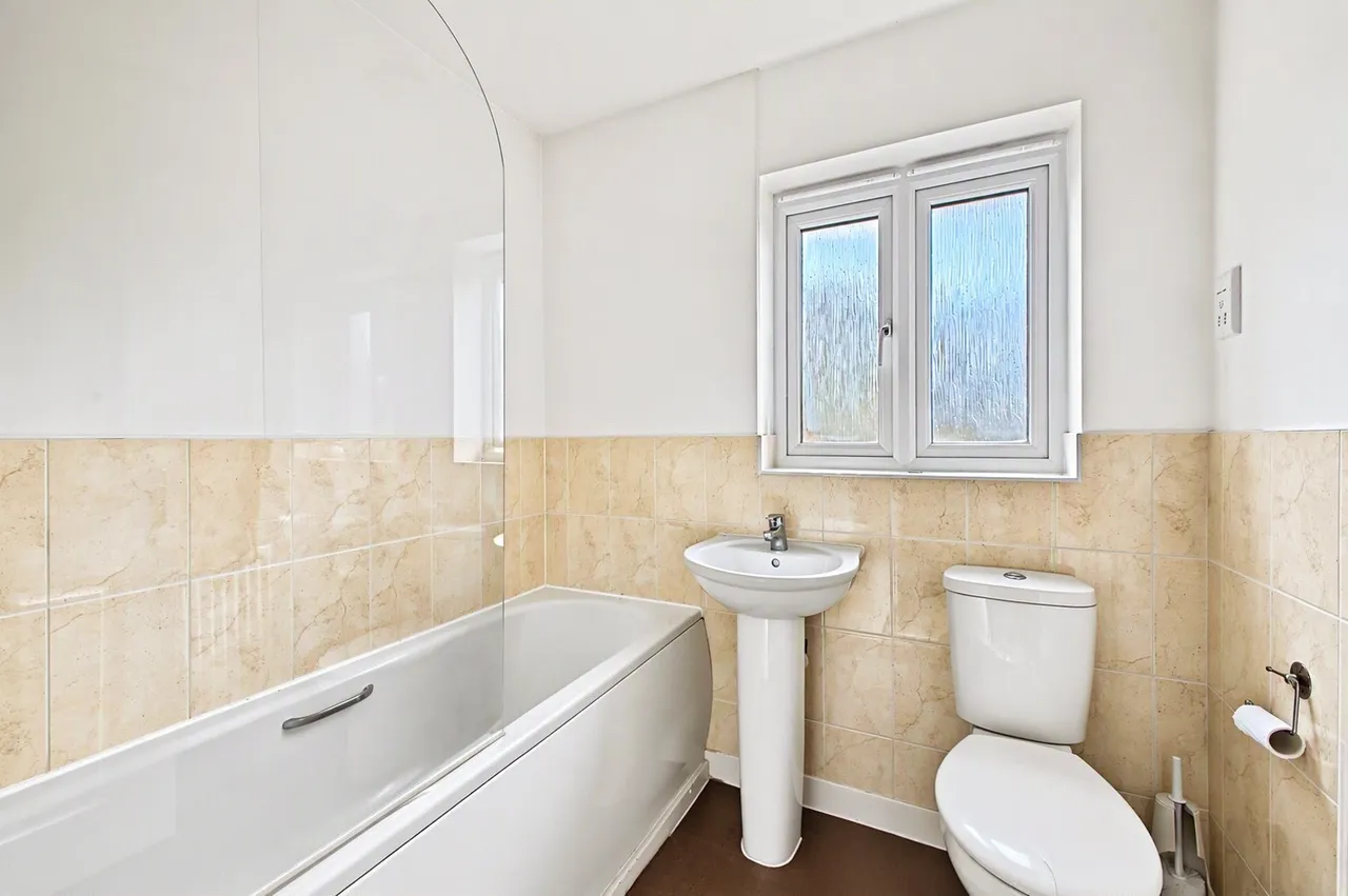 Balmoral Close, Northampton, NN5, photo 16