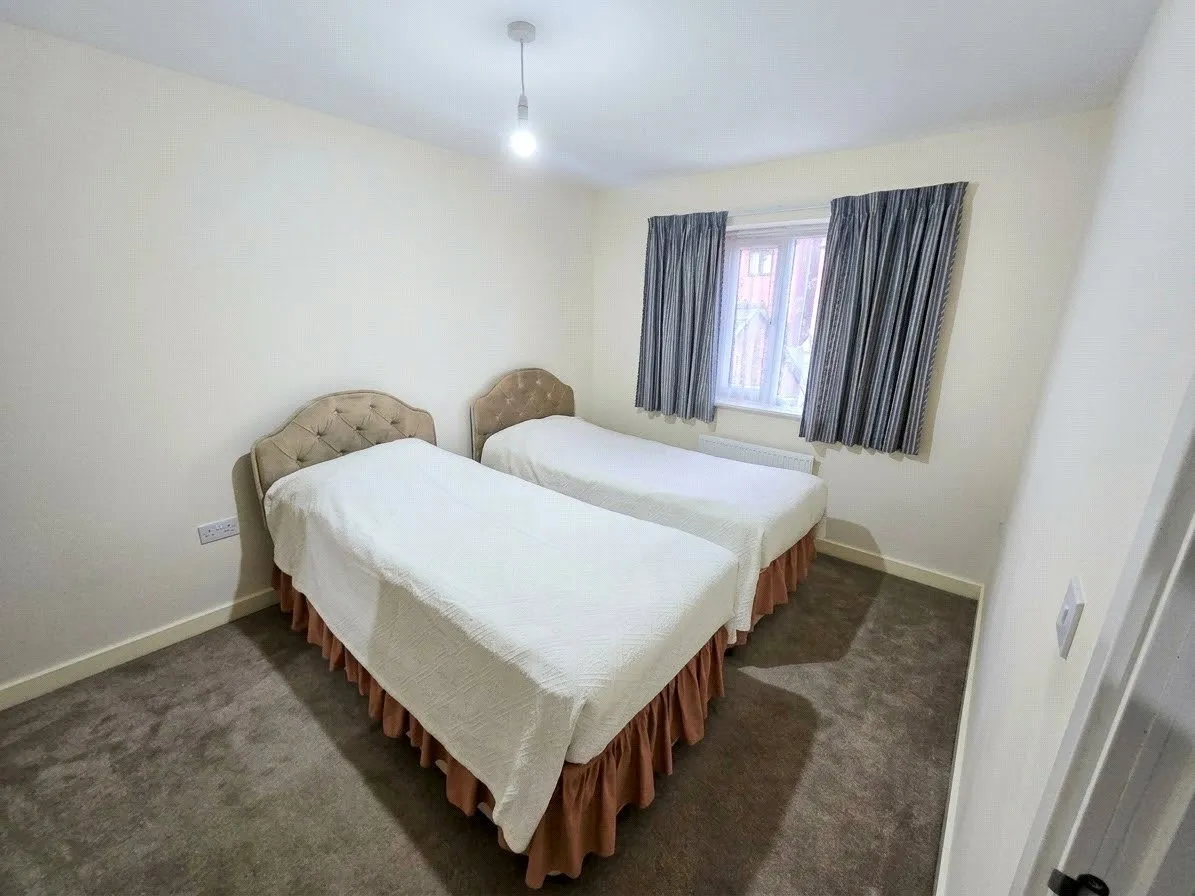 Balmoral Close, Northampton, NN5, photo 10