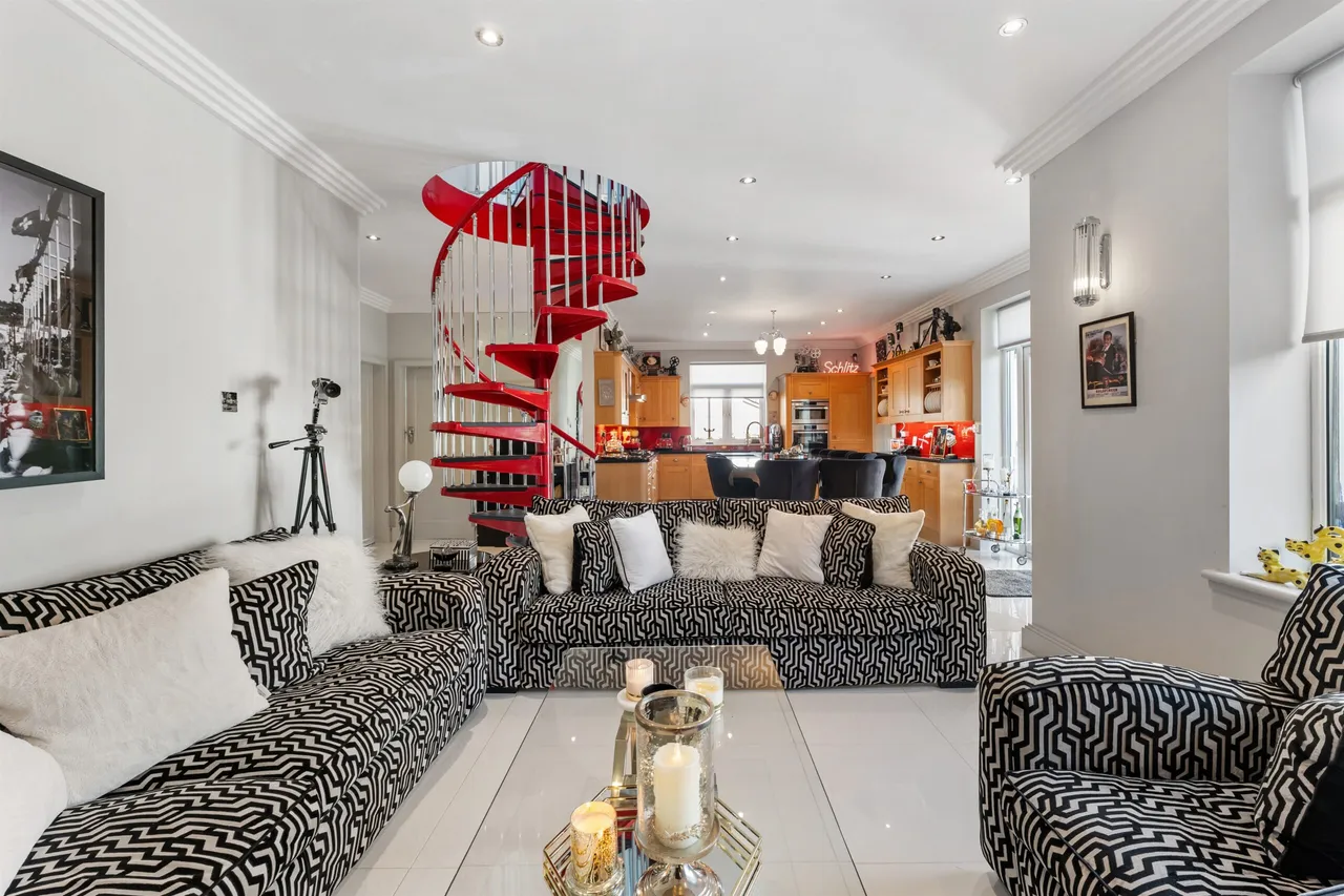 Sunningdale Avenue, Newton Mearns, photo 4