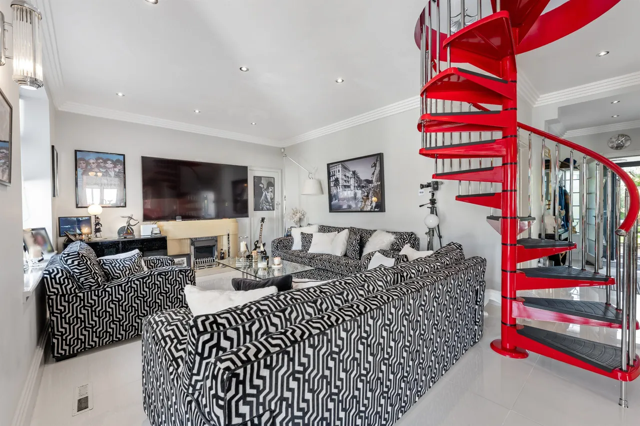 Sunningdale Avenue, Newton Mearns, photo 3