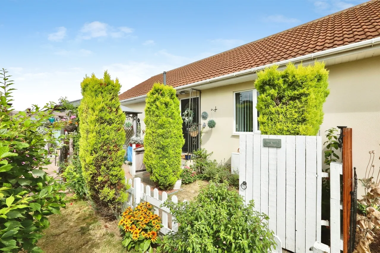 2 bed house for sale — Windmill Avenue, Conisbrough, Doncaster