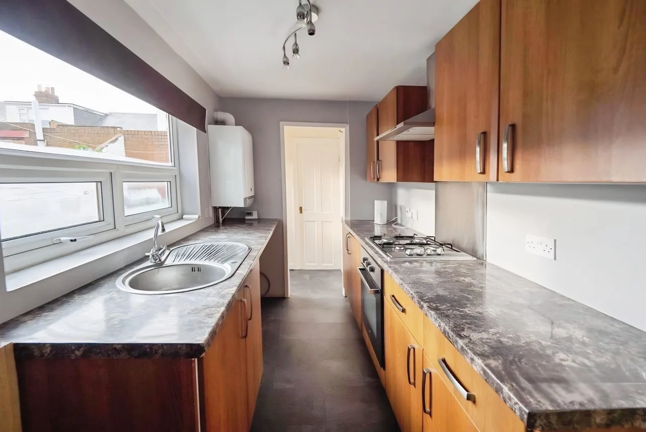 2 bed house to rent, Stratfield Street, Pallion, SR4