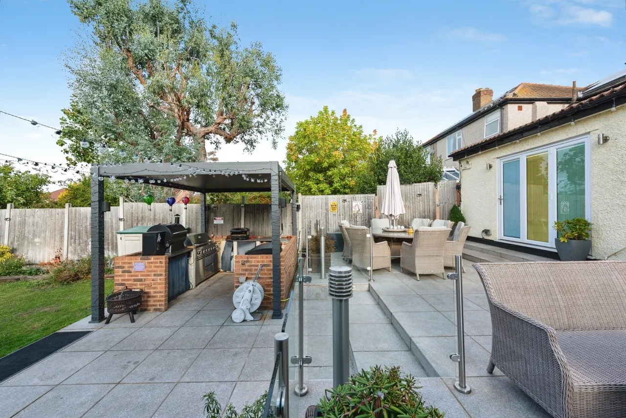 Ebbisham Road, Worcester Park, KT4, photo 19
