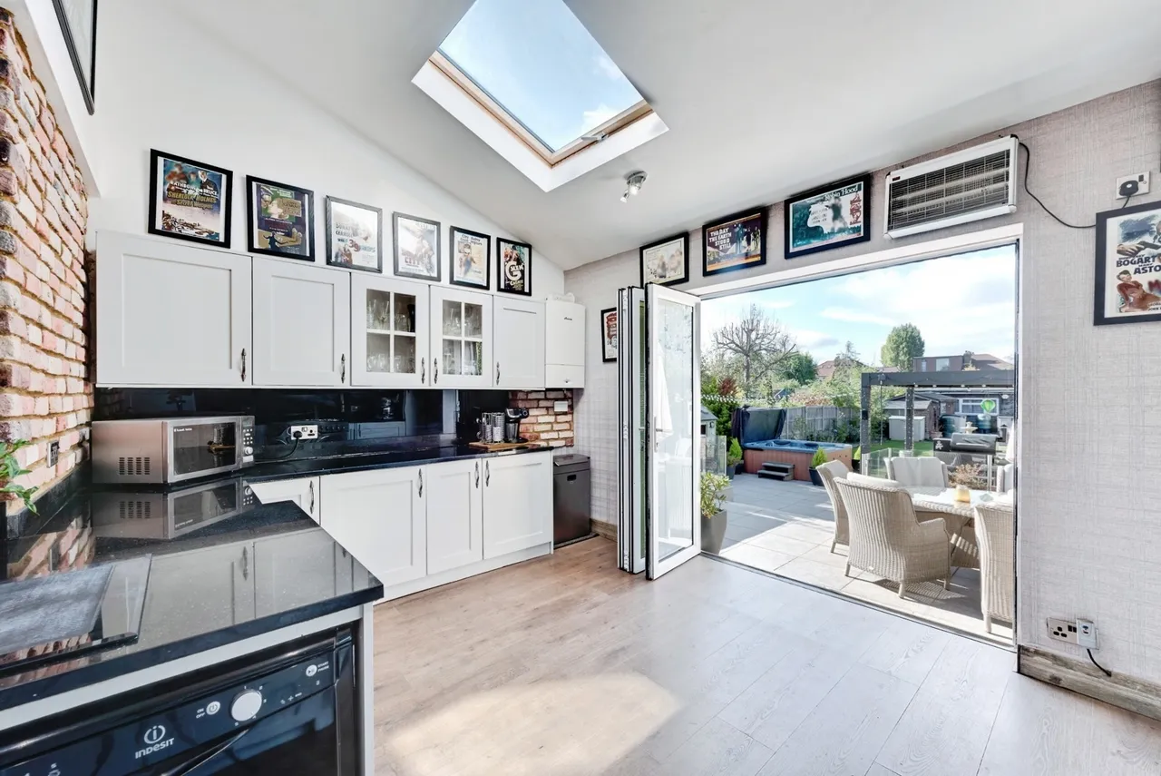 Ebbisham Road, Worcester Park, KT4, photo 25
