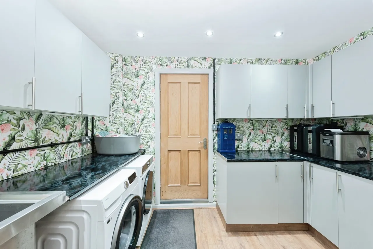Ebbisham Road, Worcester Park, KT4, photo 21
