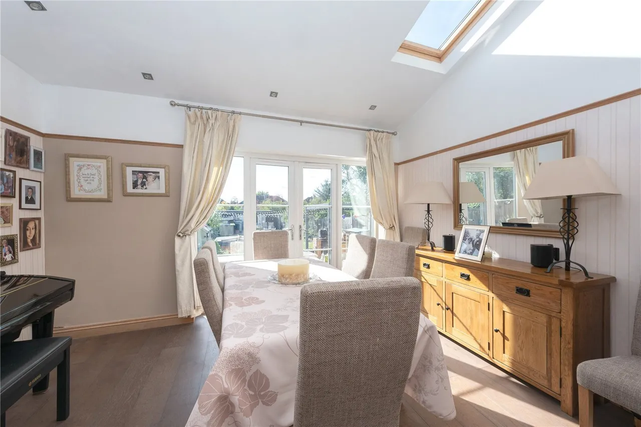 Ebbisham Road, Worcester Park, KT4, photo 18