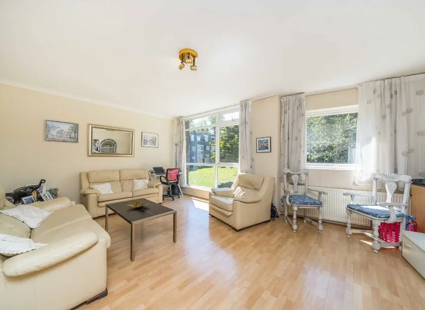 Westchester Drive, Hendon, NW4, photo 3
