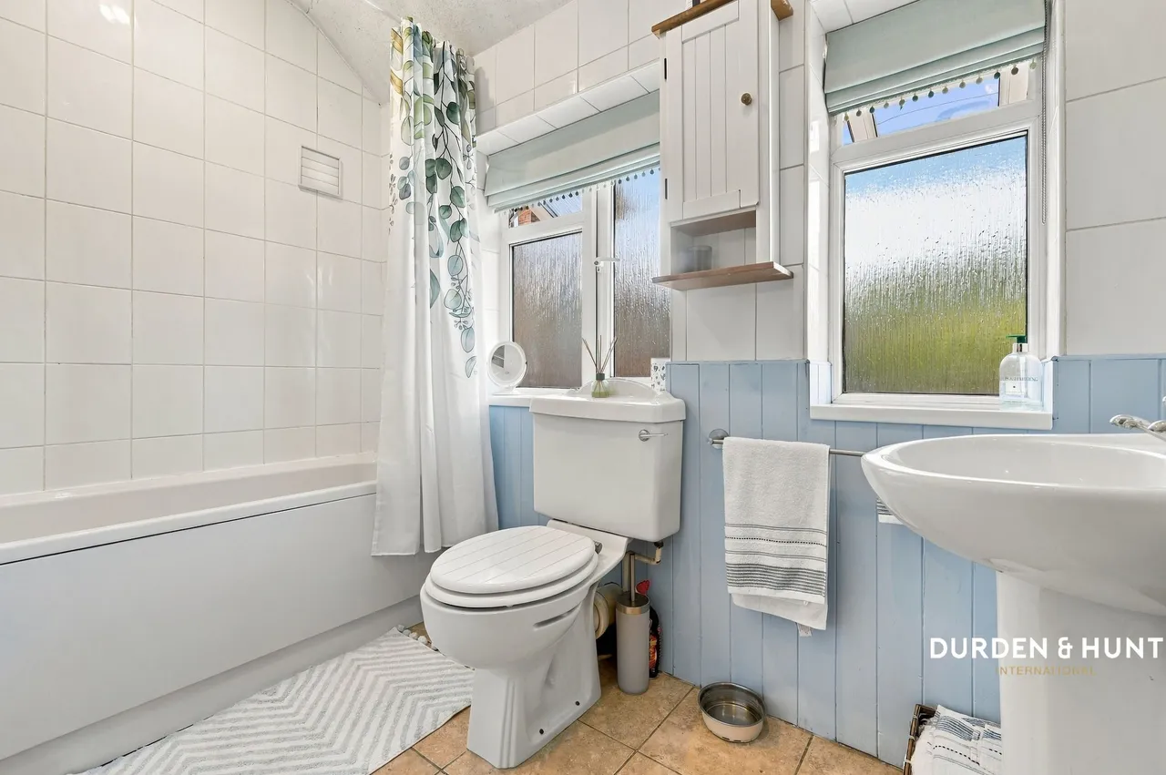 Collard Avenue, Loughton, IG10, photo 13