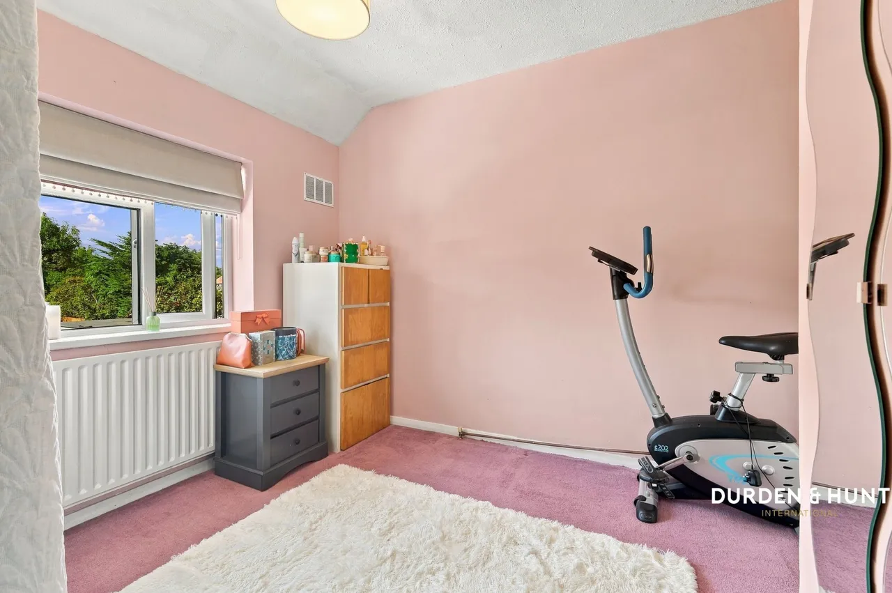 Collard Avenue, Loughton, IG10, photo 12