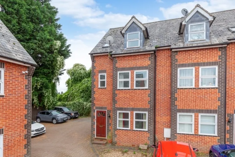 3 bed house to rent, Berrymoor Road, Banbury, OX16