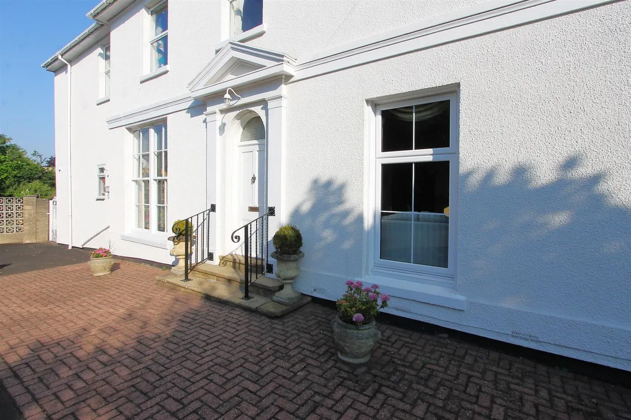 Red Hill, Oldswinford, Stourbridge, photo 32