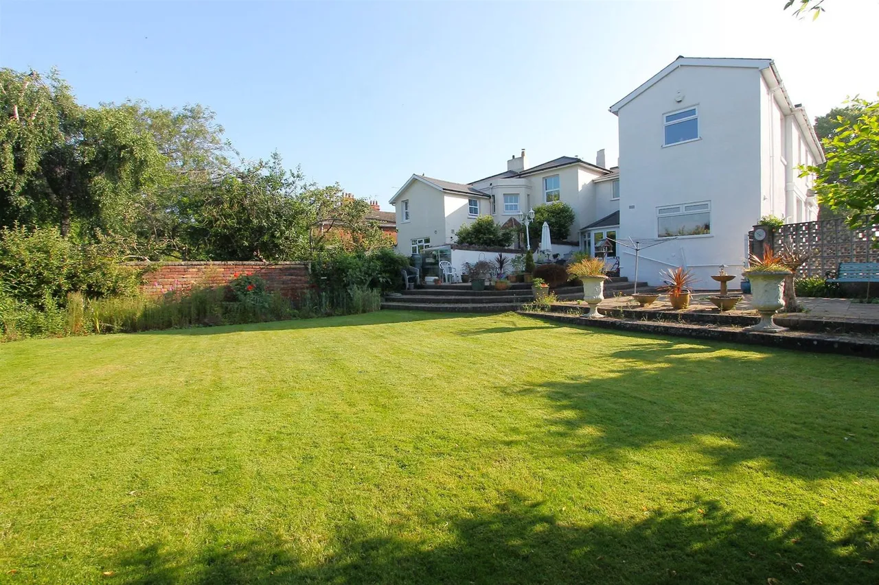 Red Hill, Oldswinford, Stourbridge, photo 2
