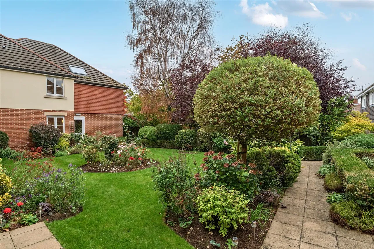 Guildford Road, Lightwater, GU18, photo 11