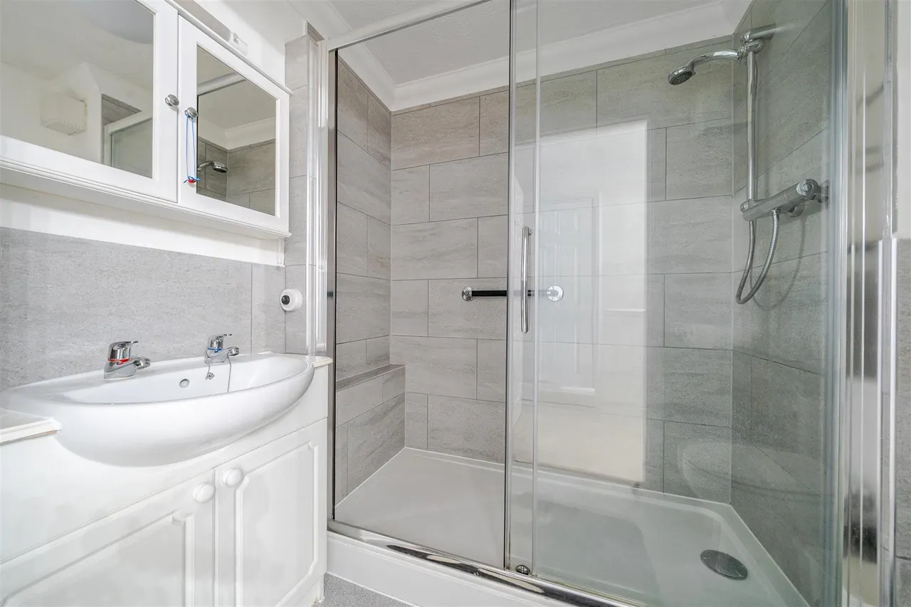 Guildford Road, Lightwater, GU18, photo 7