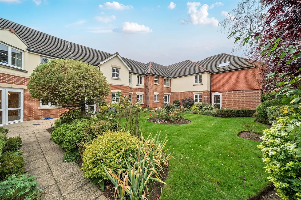 Guildford Road, Lightwater, GU18, photo 10