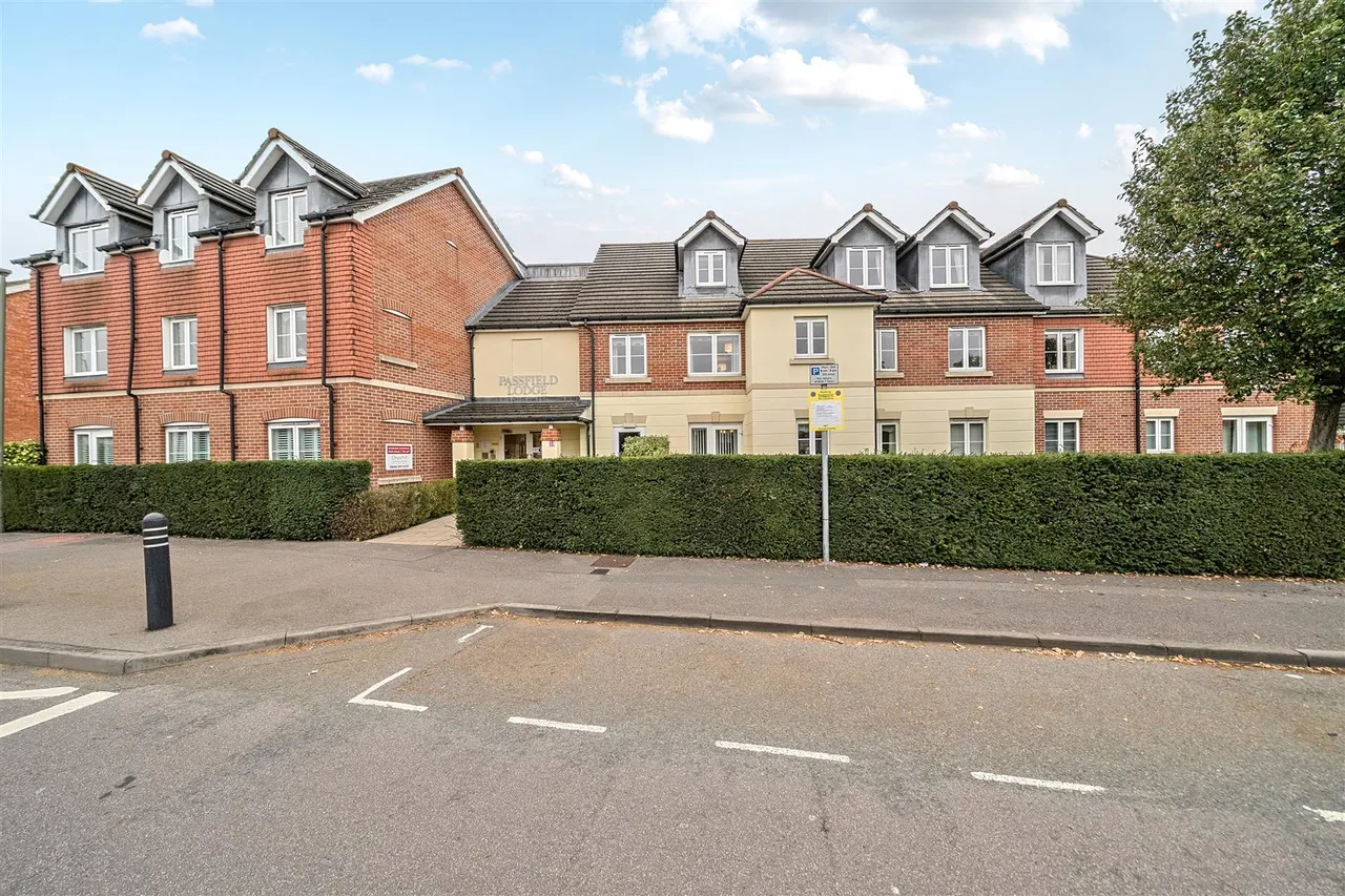 Guildford Road, Lightwater, GU18, photo 12