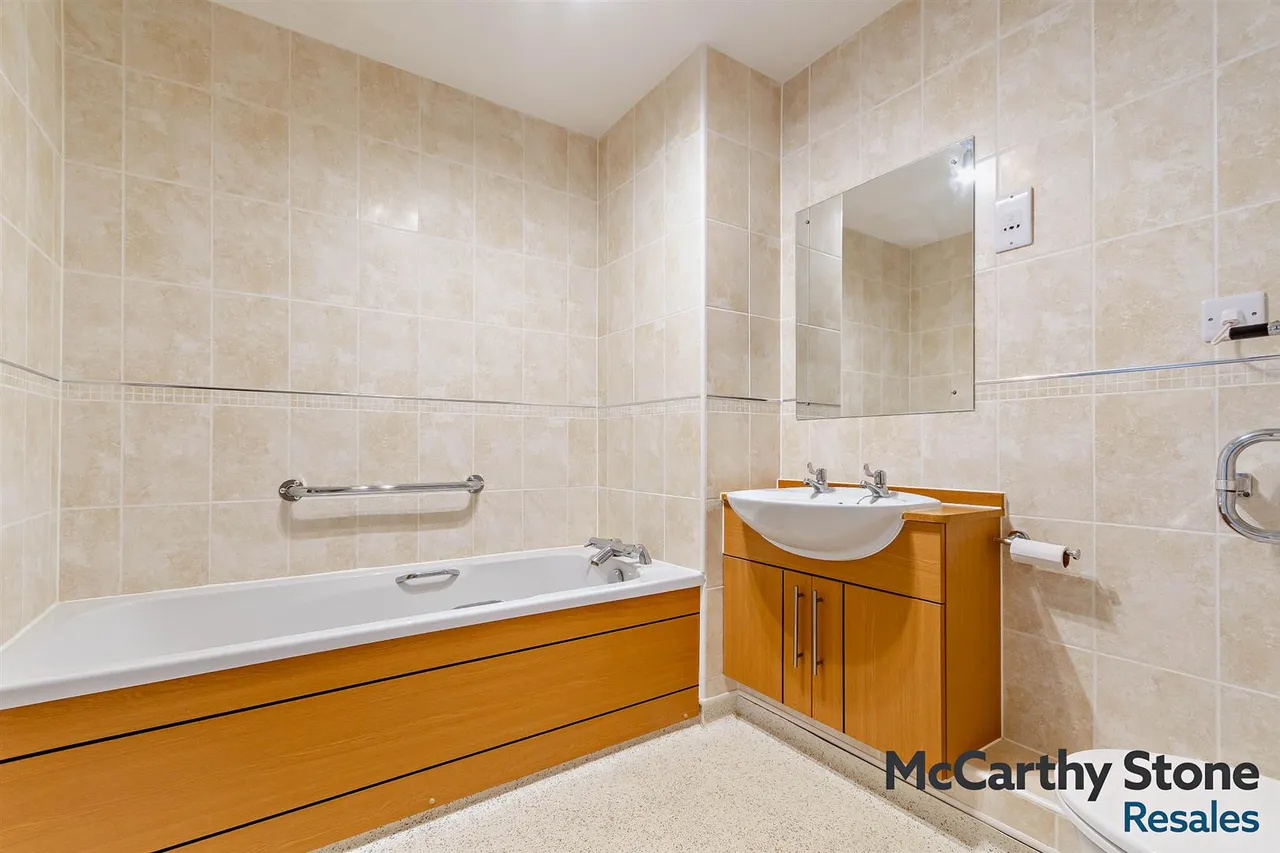 Victoria Road, Malvern, WR14, photo 12