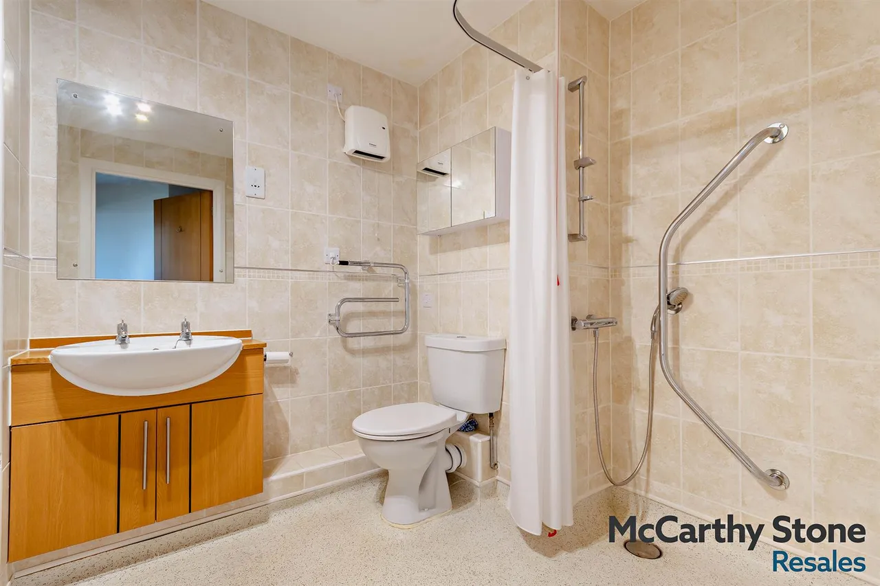 Victoria Road, Malvern, WR14, photo 11