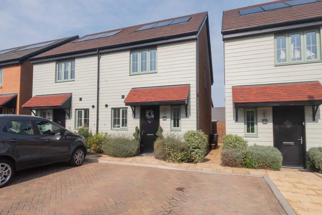 2 bed house for sale, Dragonfly Drive, Herne Bay, CT6