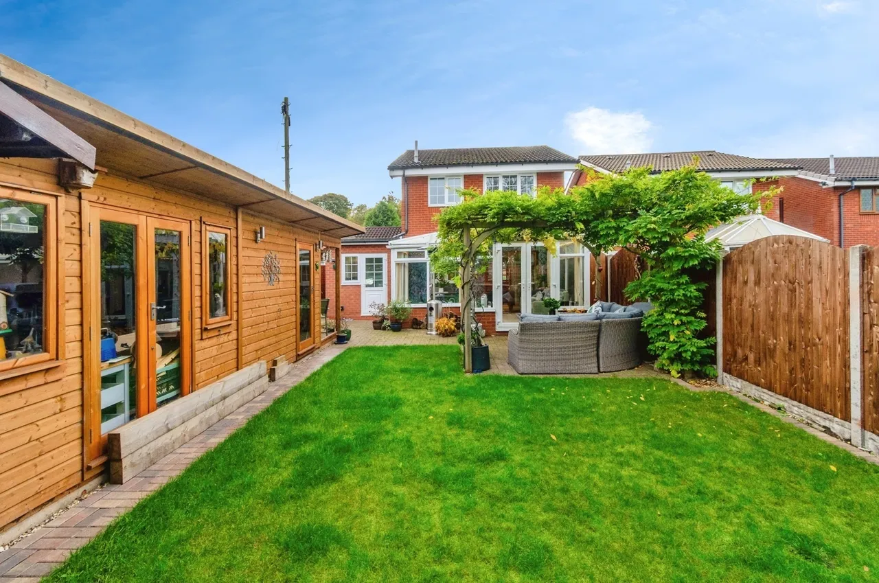 Whitworth Drive, WEST BROMWICH, West Midlands, B71, photo 23