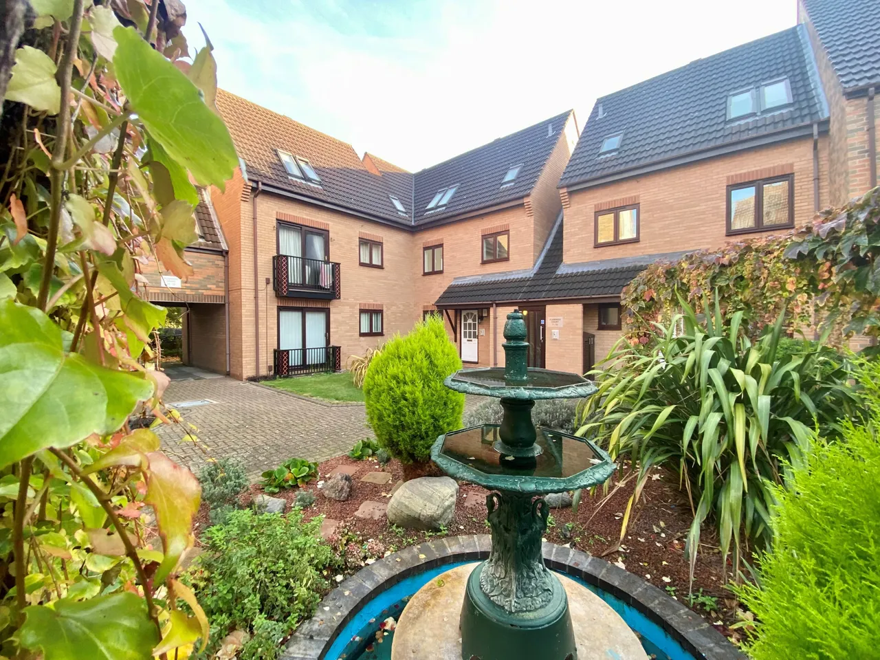2 bed flat to rent — Flamingo Court, Castle Marina