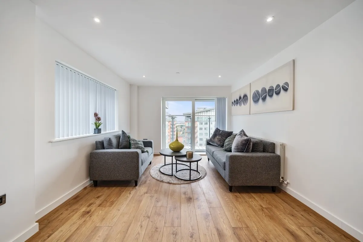 2 bed flat to rent, Mast Quay London, SE18
