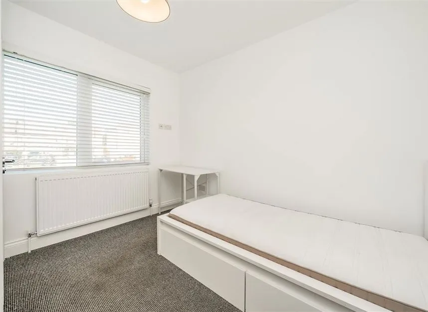 Clitterhouse Road, Cricklewood, NW2, photo 8