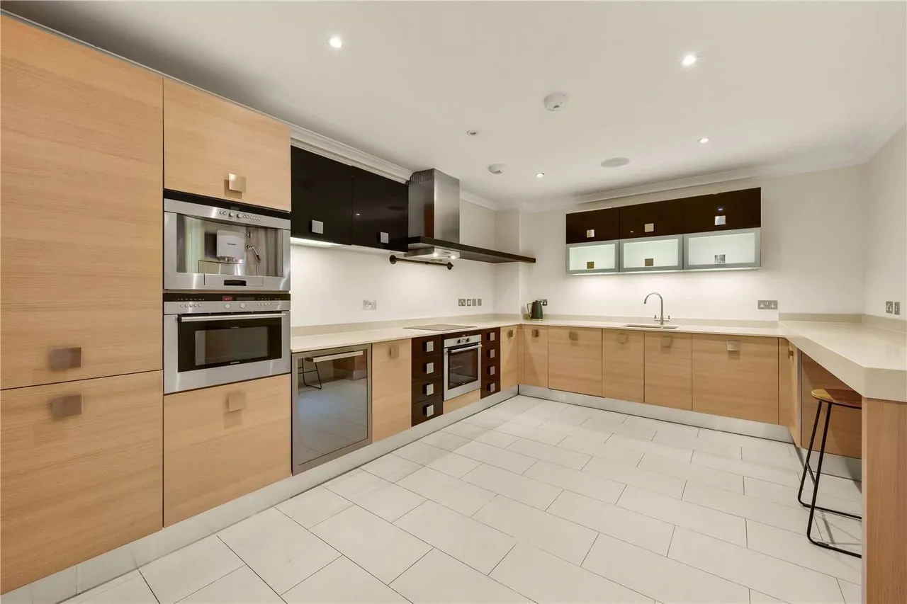 The Villiers, Gower Road, Weybridge, Surrey, KT13 0EA, photo 4