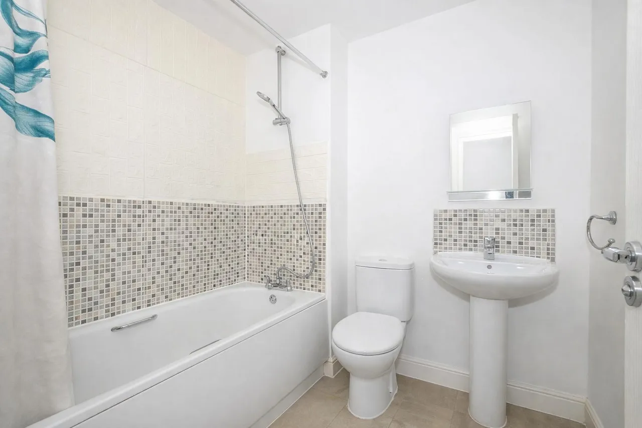 Kingshill Drive, High Wycombe, HP13, photo 12