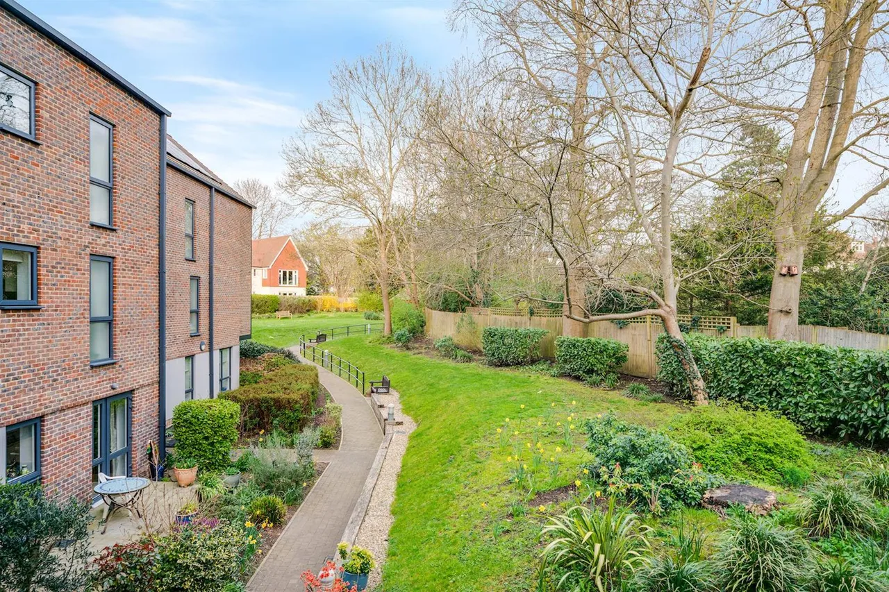 London Road, Guildford, GU1, photo 20