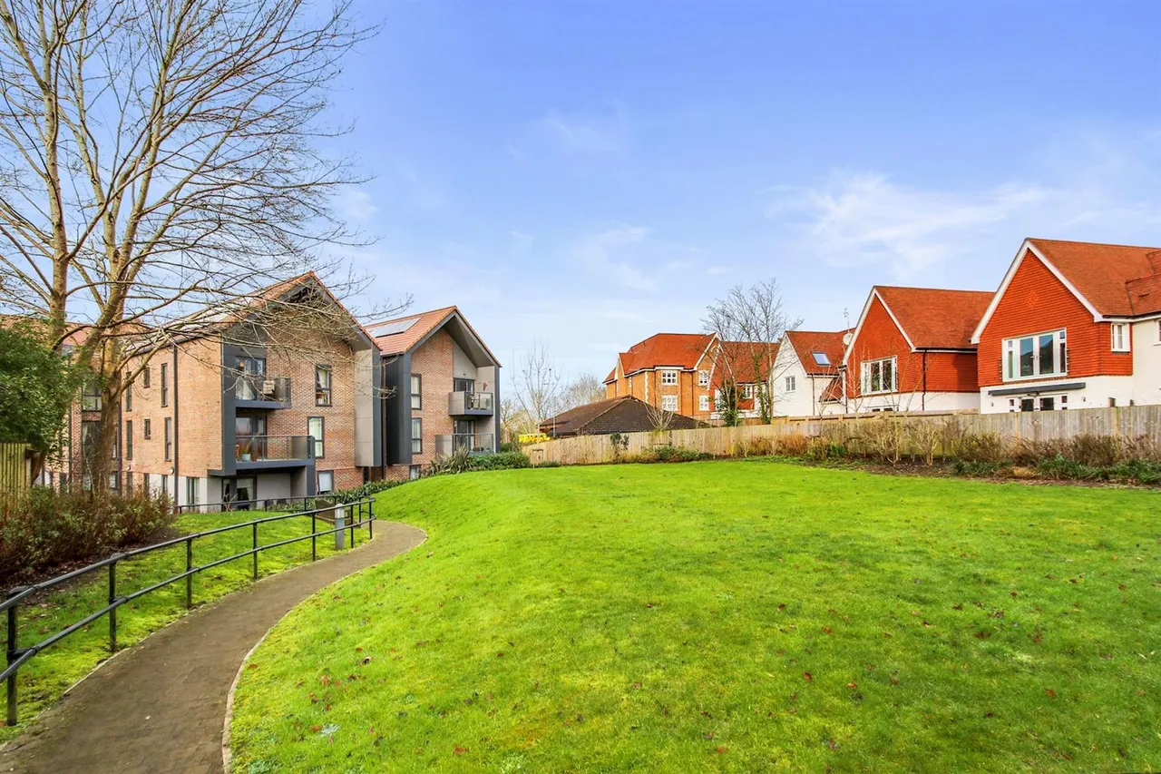 London Road, Guildford, GU1, photo 18