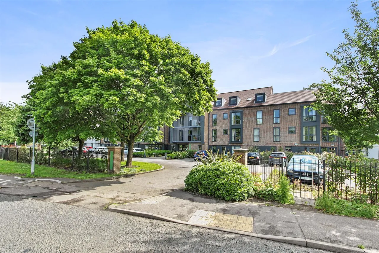 London Road, Guildford, GU1, photo 16
