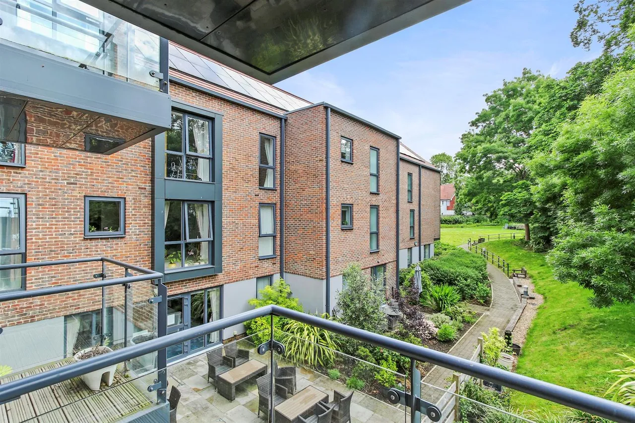 London Road, Guildford, GU1, photo 14