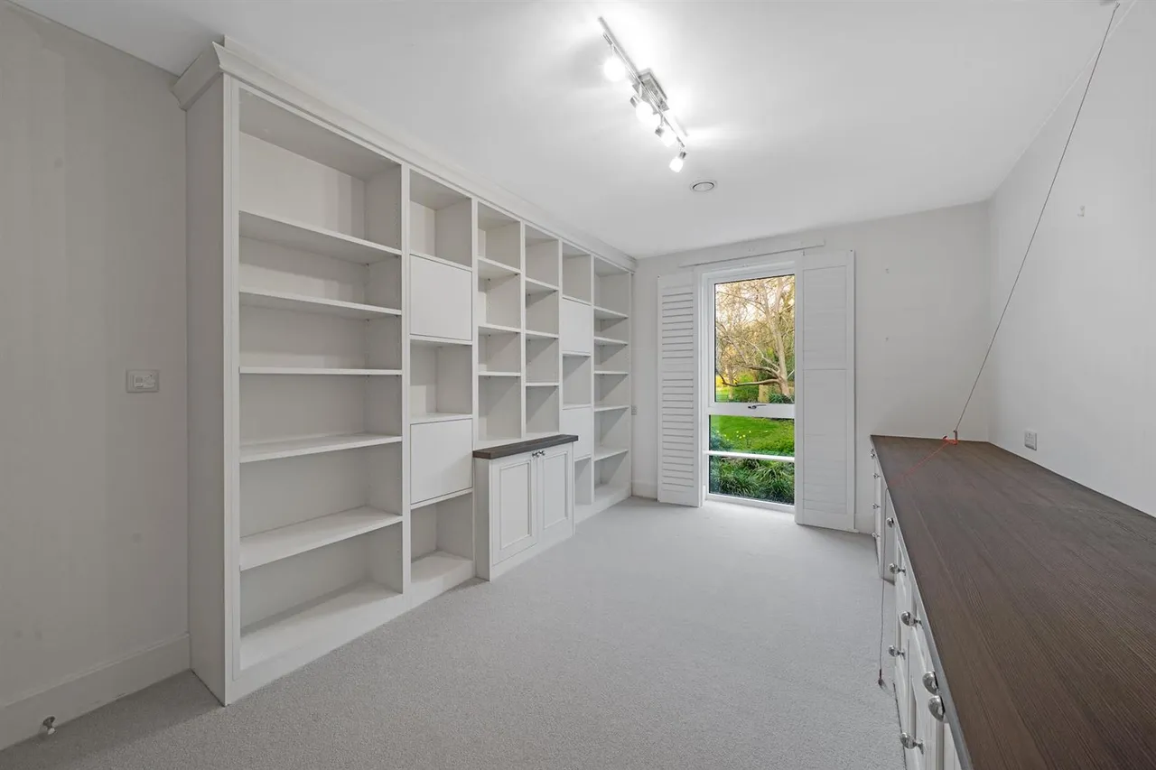 London Road, Guildford, GU1, photo 13