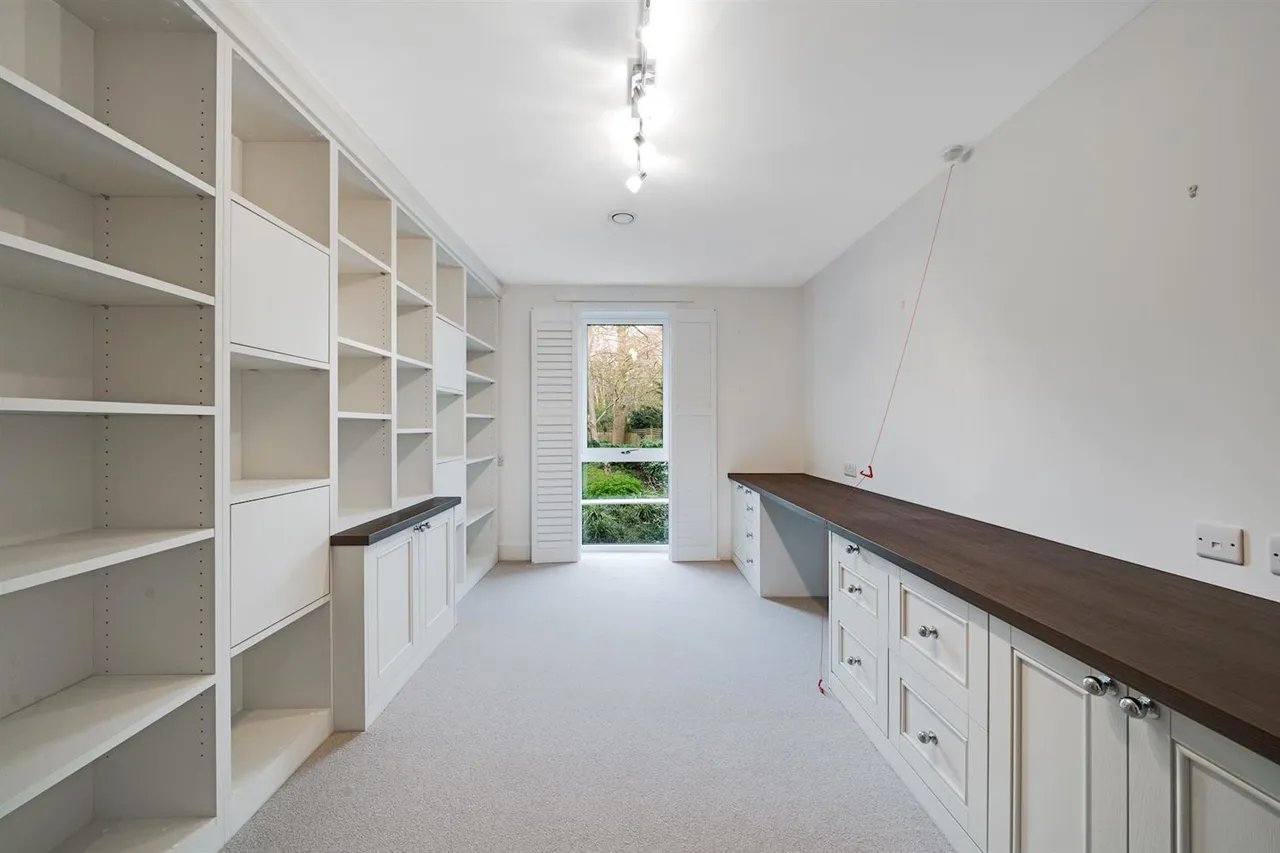 London Road, Guildford, GU1, photo 19