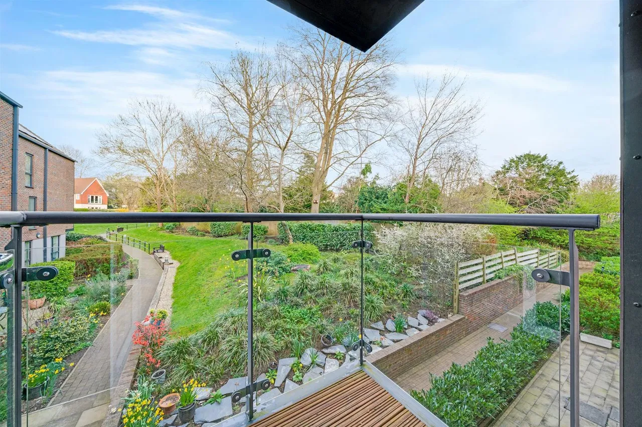 London Road, Guildford, GU1, photo 3