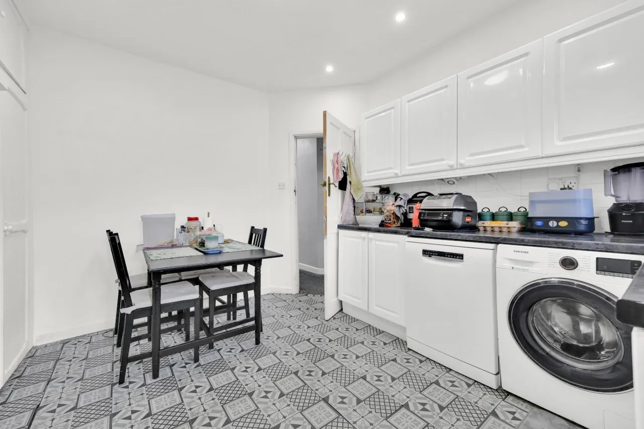 Chadwell Heath Lane, Chadwell Heath, RM6, photo 8