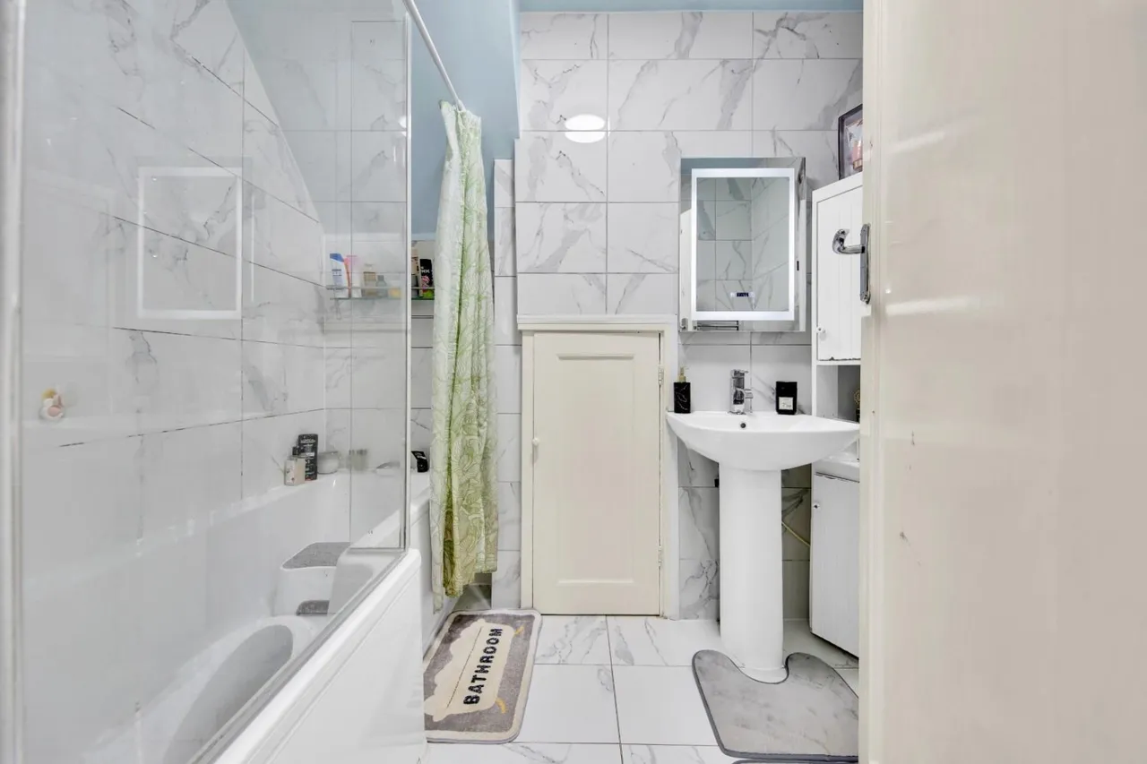Chadwell Heath Lane, Chadwell Heath, RM6, photo 13