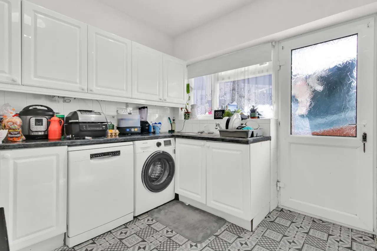 Chadwell Heath Lane, Chadwell Heath, RM6, photo 9