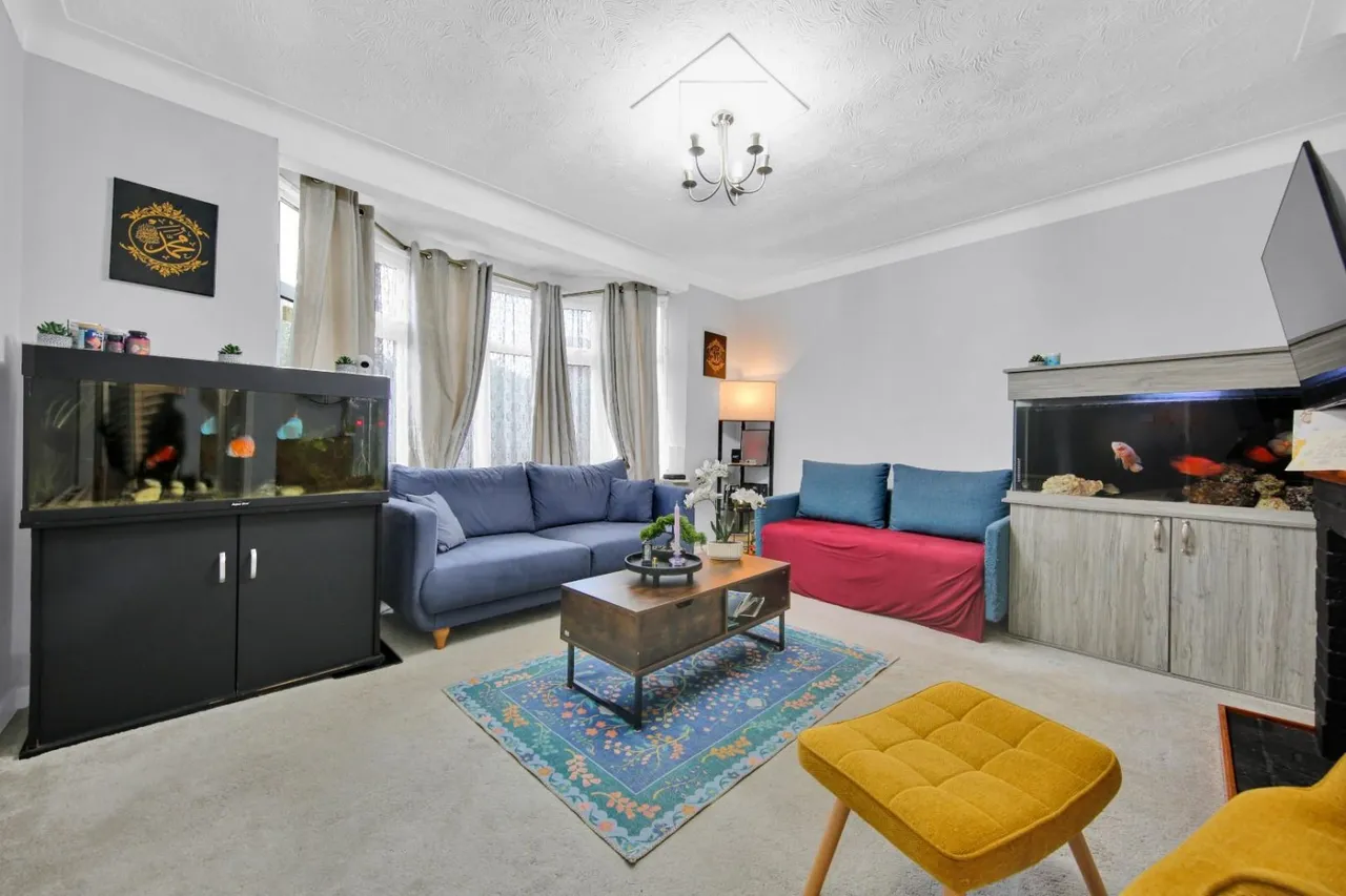 Chadwell Heath Lane, Chadwell Heath, RM6, photo 2