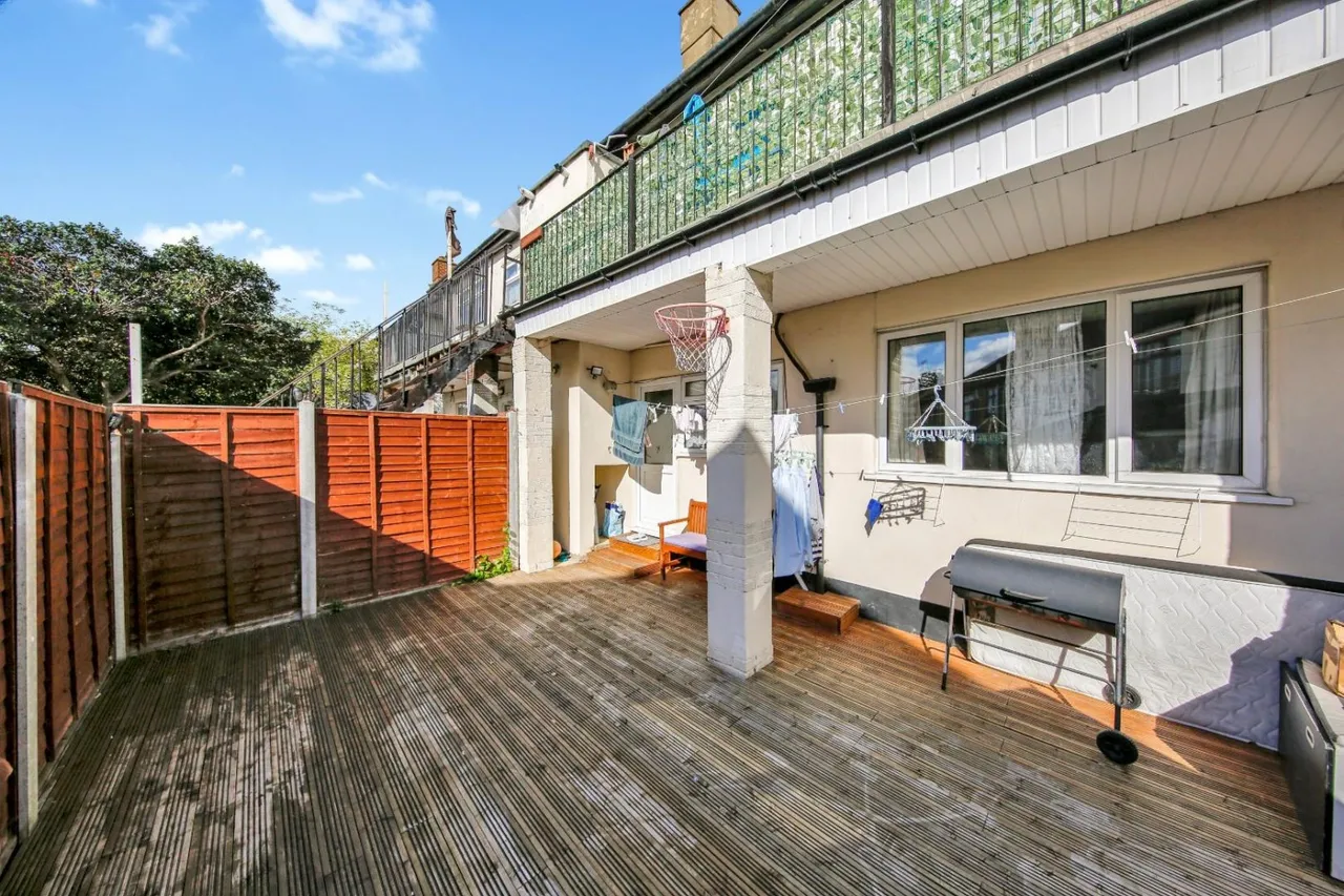 Chadwell Heath Lane, Chadwell Heath, RM6, photo 20