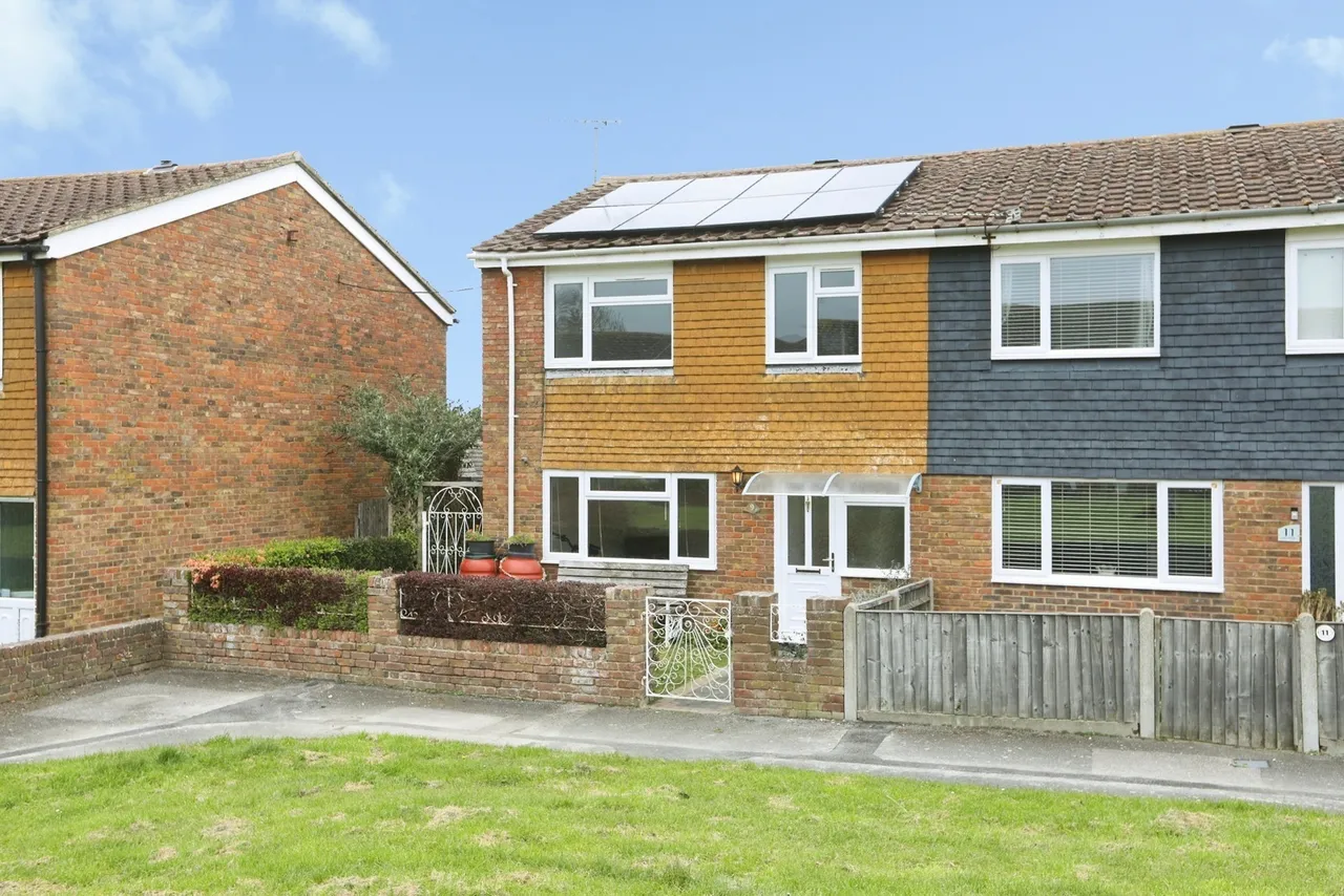 3 bed house for sale — Pear Tree Walk, Newington, Sittingbourne, Kent, ME9