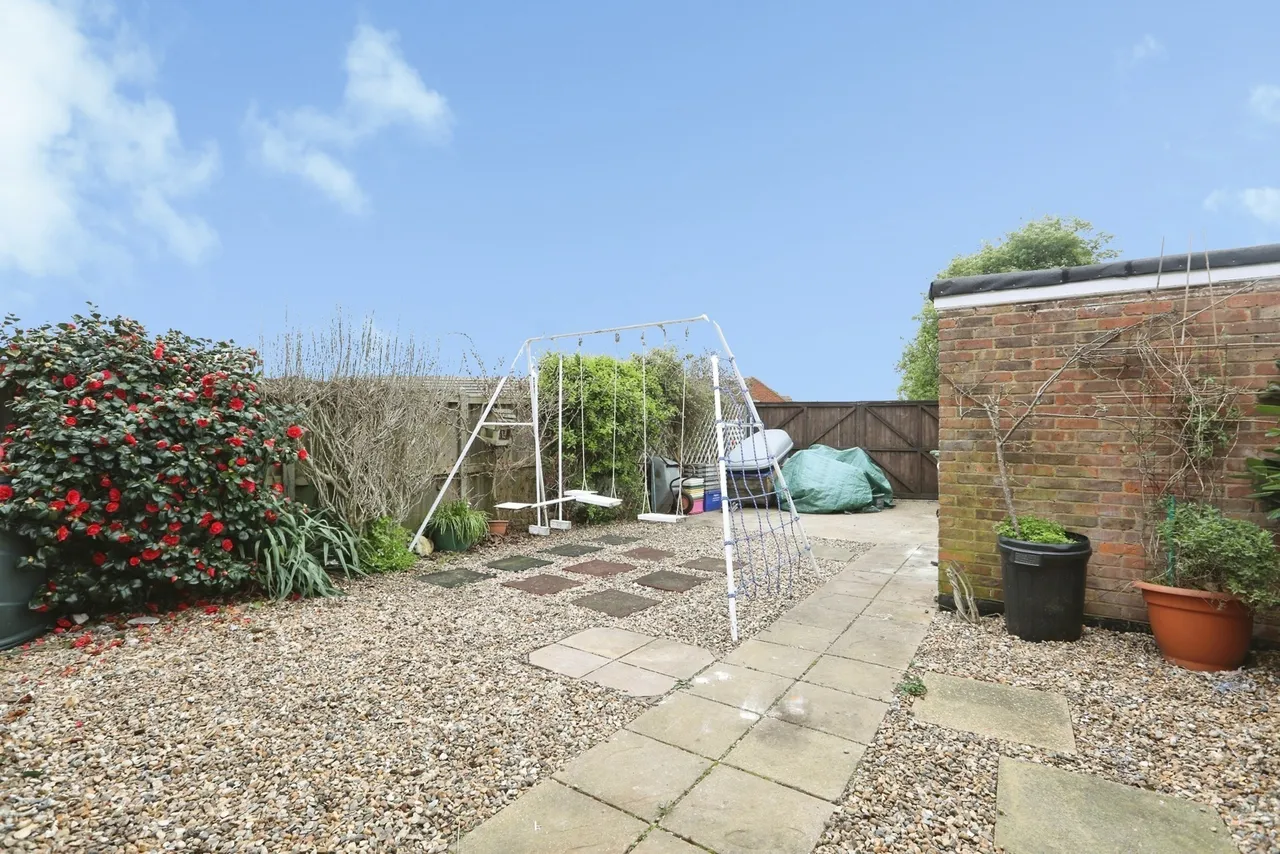 Pear Tree Walk, Newington, Sittingbourne, Kent, ME9, photo 3