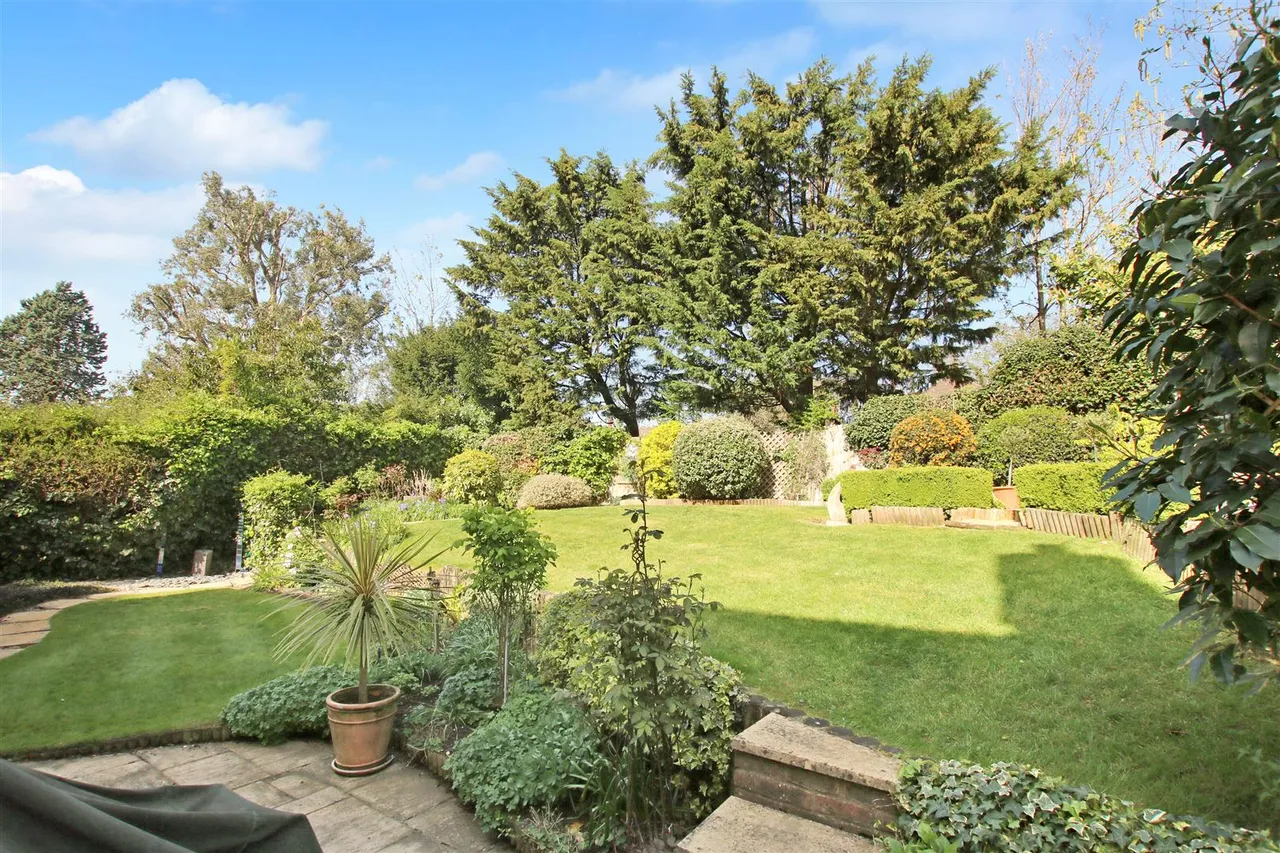 Mayfield, Leatherhead, KT22, photo 4
