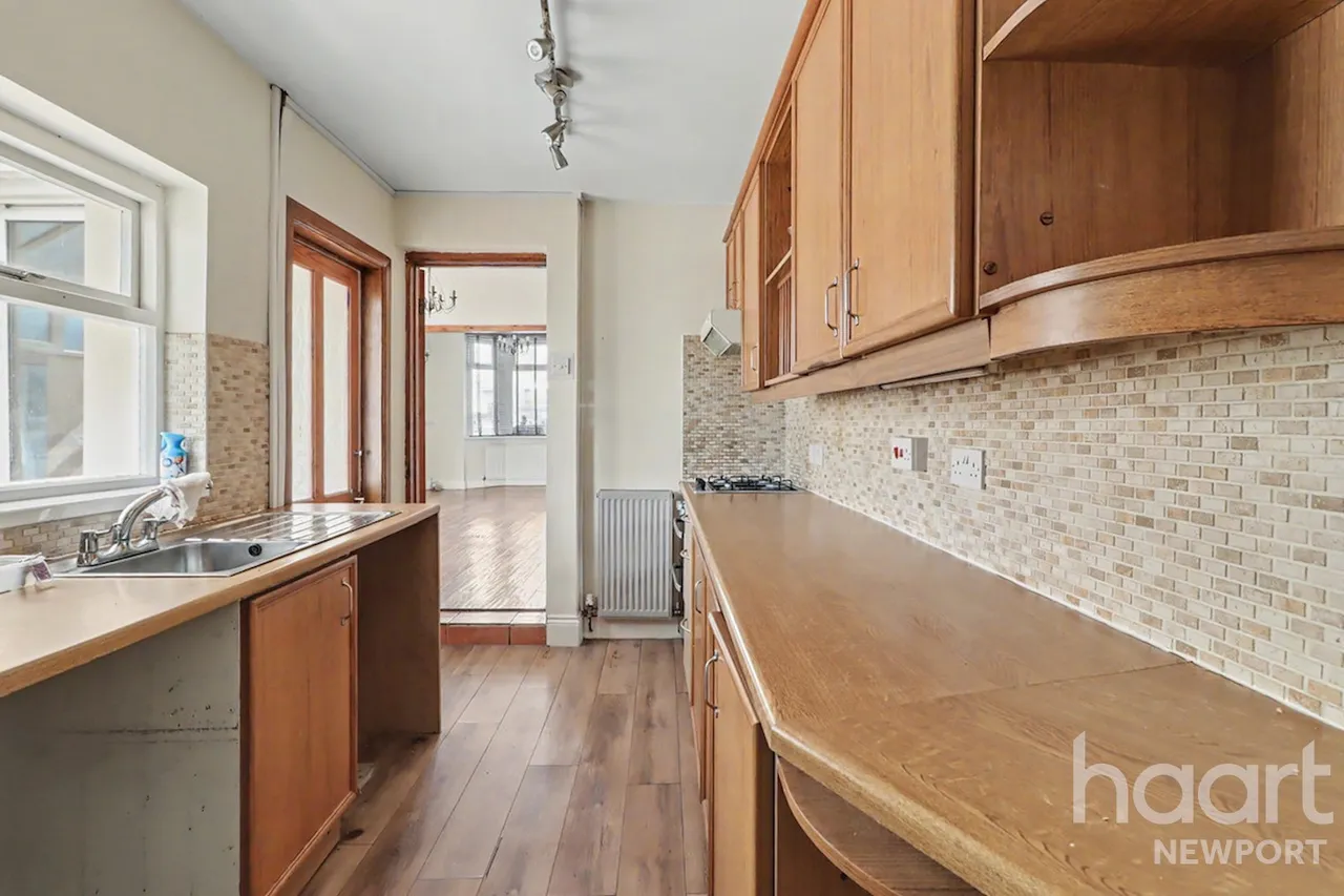 Aston Crescent, Newport, NP20, photo 6