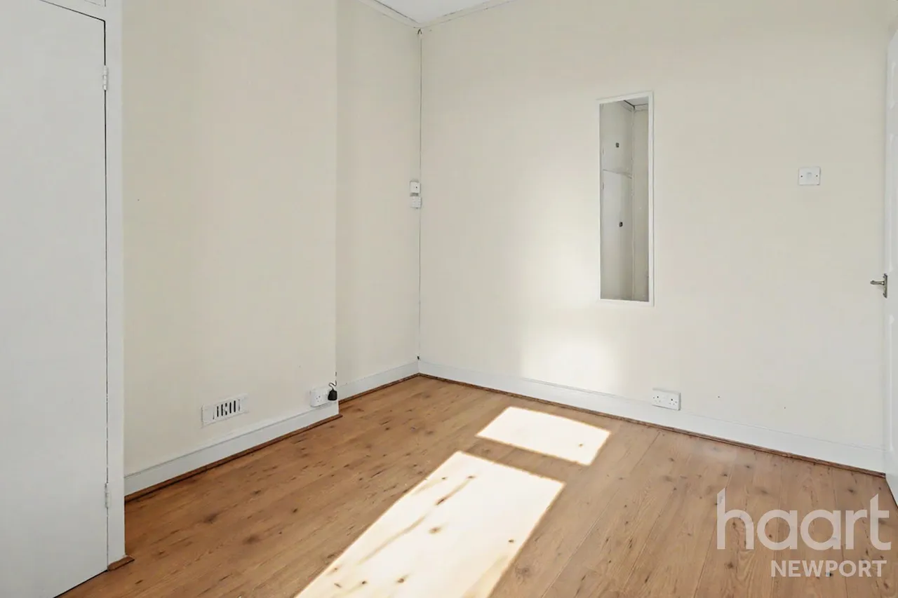 Aston Crescent, Newport, NP20, photo 9