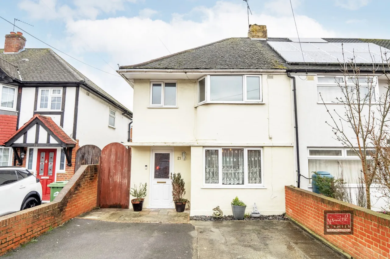 4 bed property for sale, Ashridge Way, Sunbury-on-Thames